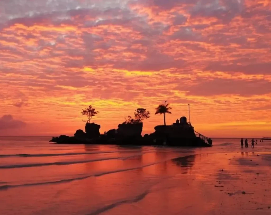 Pink Sunset hues in Boracay