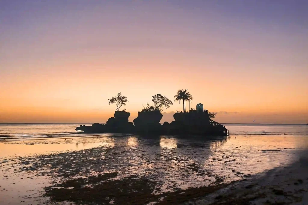 Vibrant sunset at Willy's Rock.