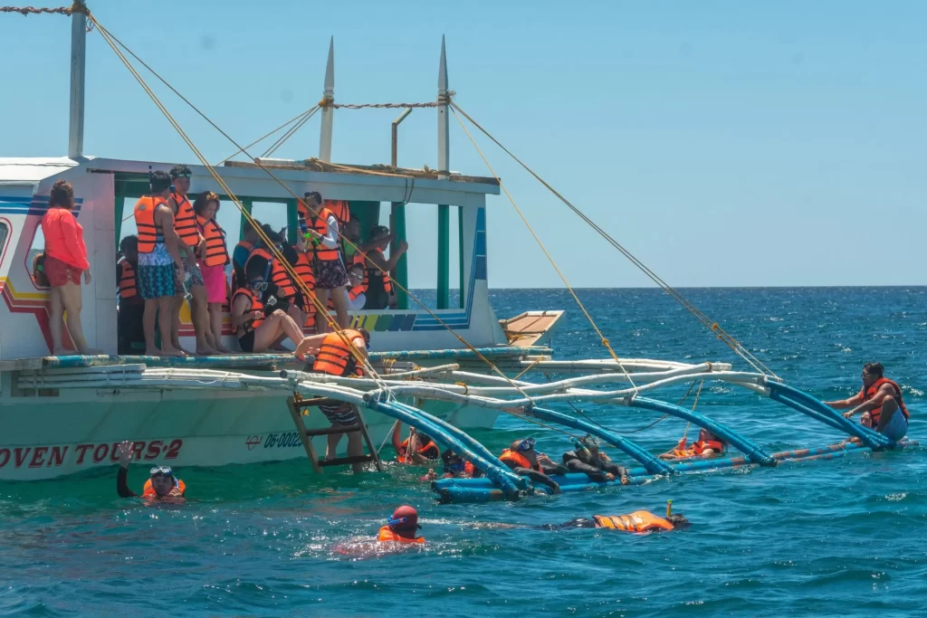 Enjoy Island Hopping in Boracay