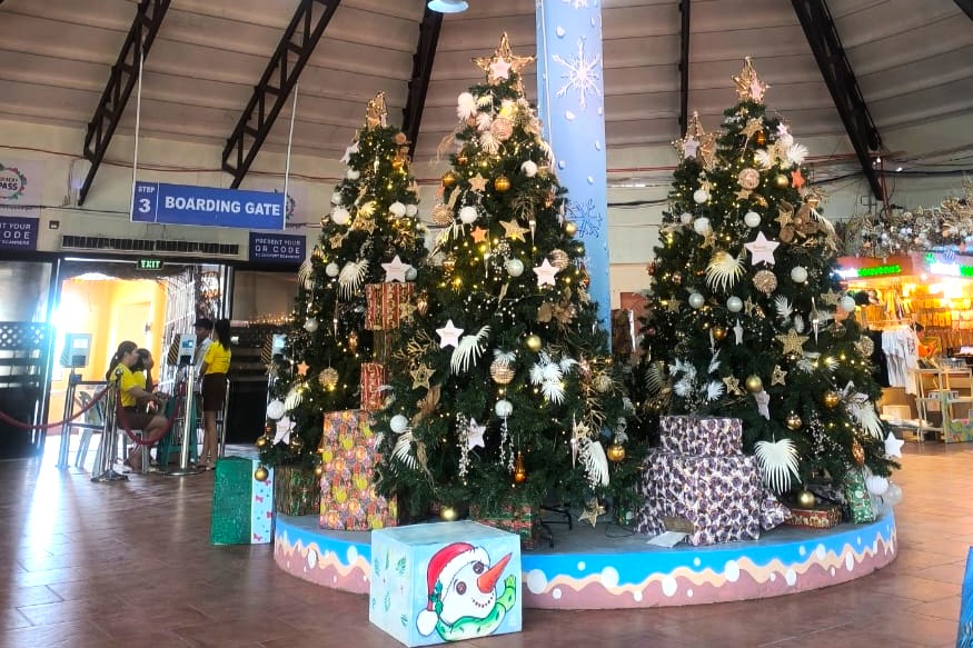 Spirit of Christmas at the Boracay Port